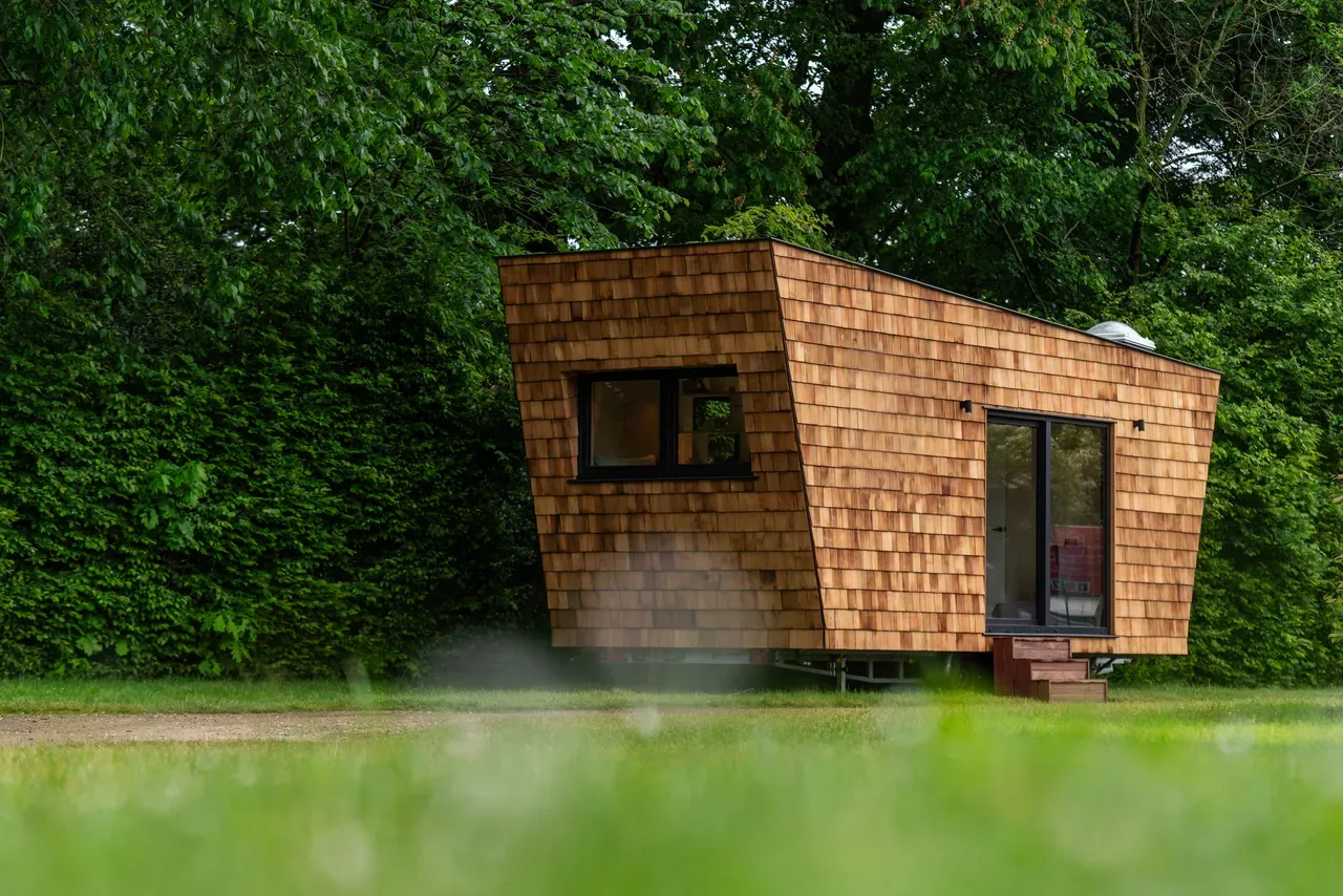 innovatief en duurzaam wonen - Tiny house in de tuin.